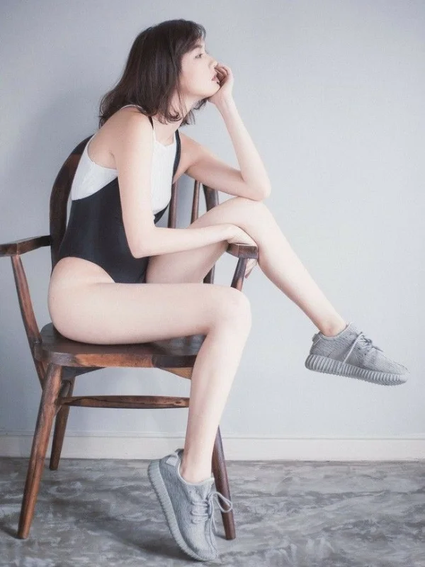 Hải tú nude bán thân ánh sáng mềm