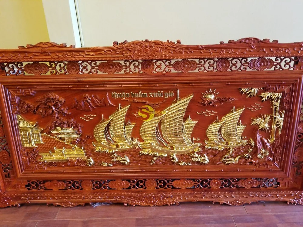 Tranh thuận buồm xuôi gió bằng gỗ chạm khắc dát vàng cao cấp treo tường