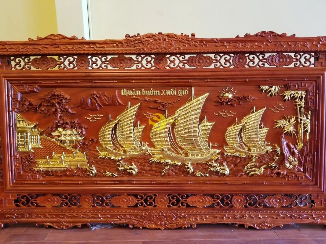 Tranh thuận buồm xuôi gió bằng gỗ dát vàng sang trọng