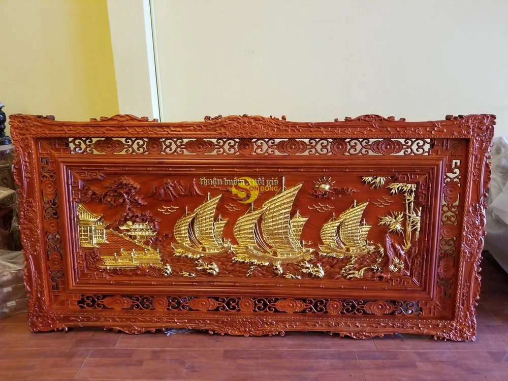 Tranh thuận buồm xuôi gió bằng gỗ điêu khắc tinh xảo dát vàng