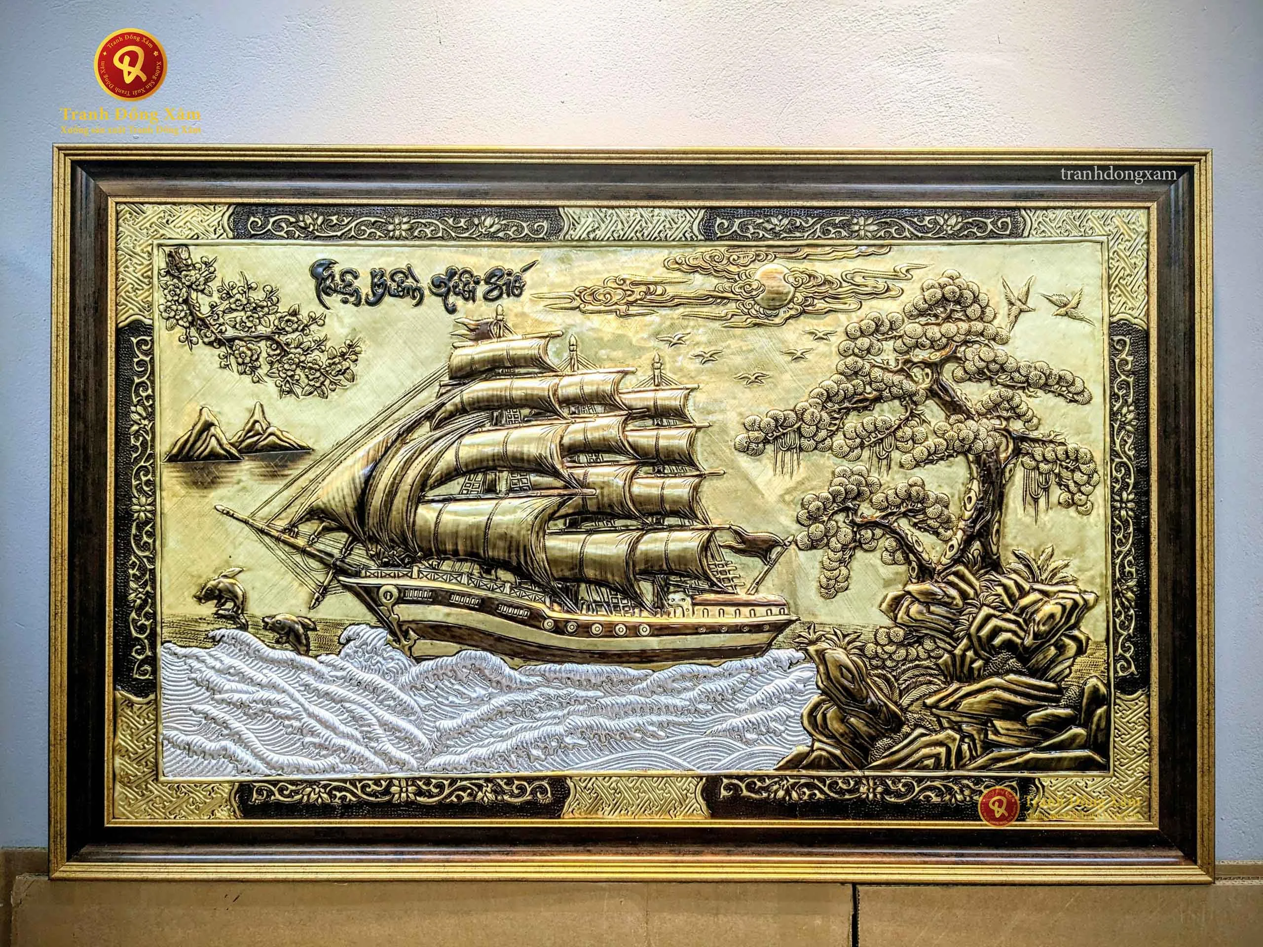 Tranh Đồng Thuận Buồm Xuôi Gió Dát Bạc Khung Decor