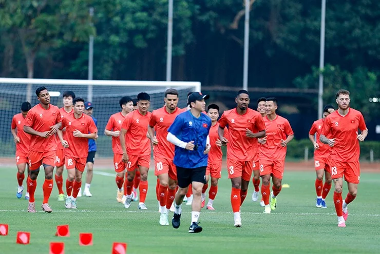 HLV Kim Sang Sik cho ĐT Việt Nam tập bài gì quyết đấu Thái Lan?