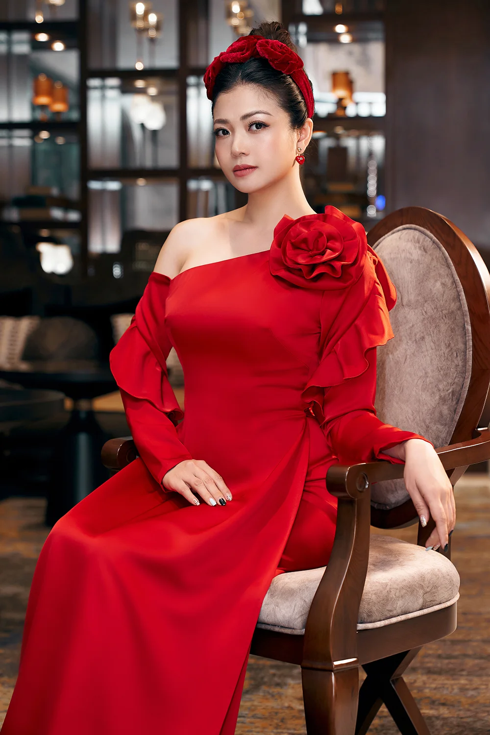Diễn viên Kiều Anh "biến hóa" khi làm người mẫu áo dài