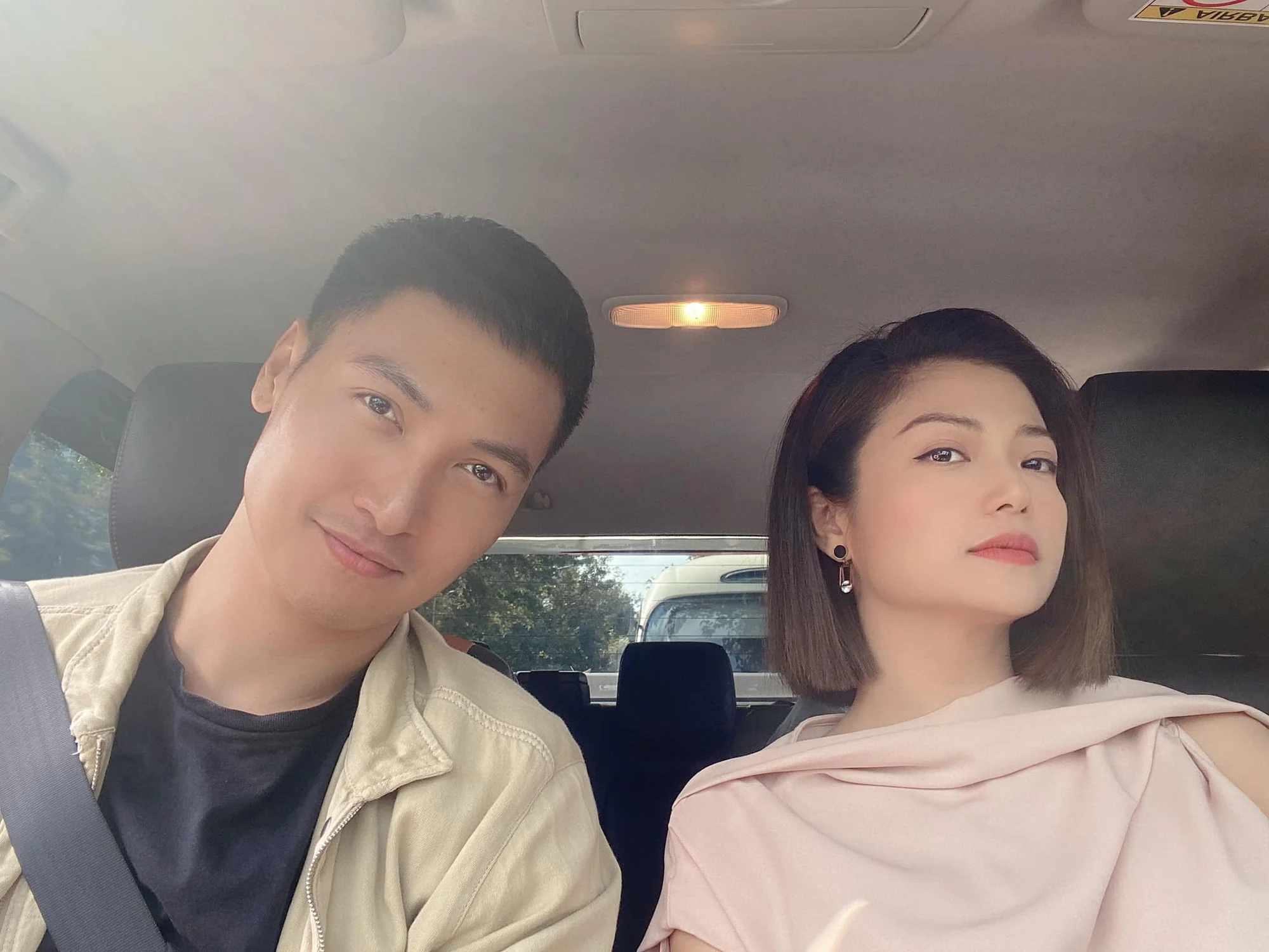 Hậu trường cực xinh của diễn viên Kiều Anh trong phim "Hồ sơ cá sấu"