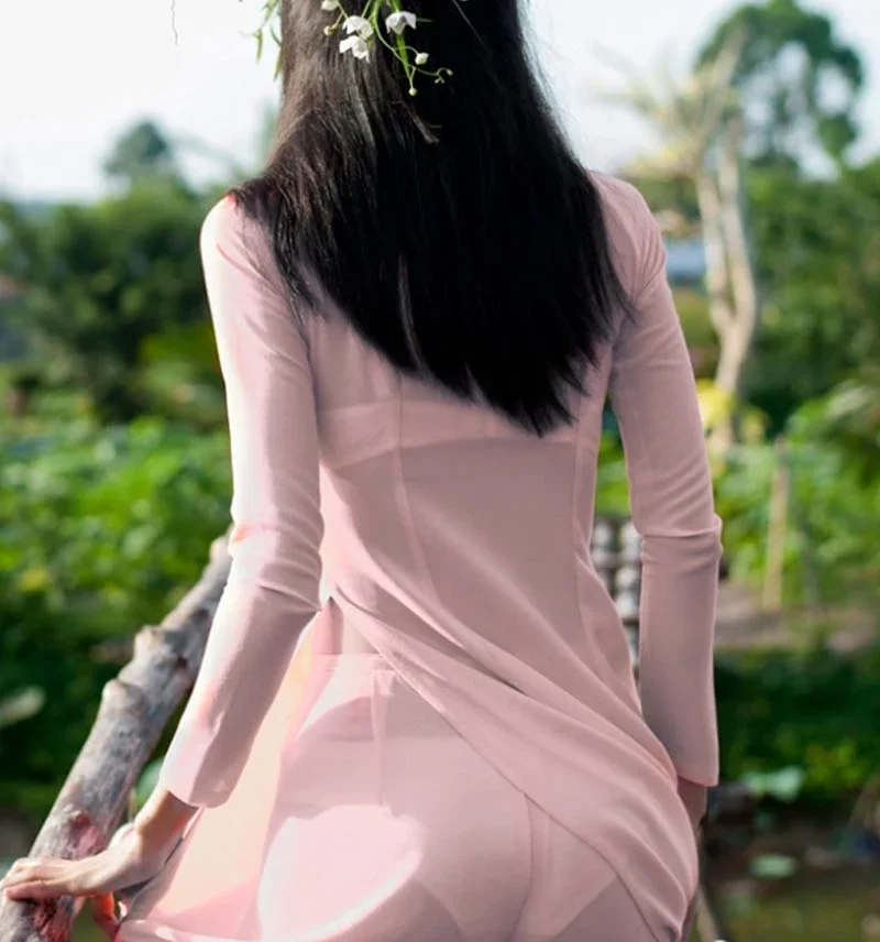 Áo dài xuyên thấu nhức nhối học đường 7