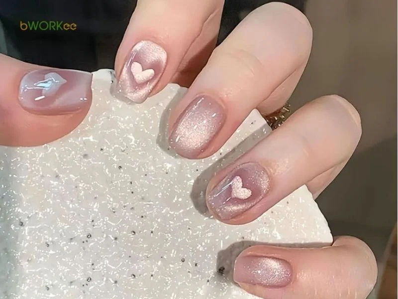 Mẫu nail đính đá hình trái tim ngọt ngào