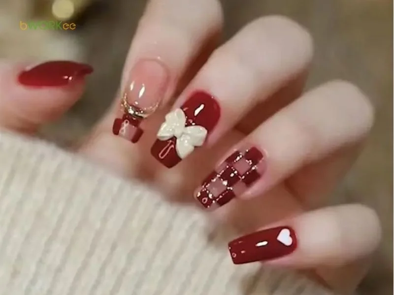 Mẫu nail đỏ phối nơ và họa tiết caro