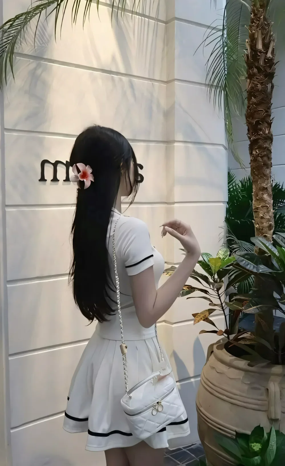 50+ Ảnh Gái Xinh Mặc Váy Trắng (Ngắn) Che Mặt, Sexy Trước Gương