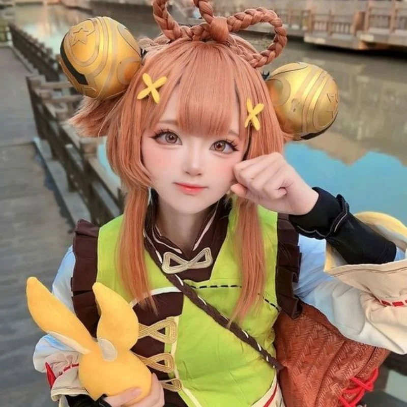 Cosplay nhân vật anime nữ tóc cam hoạt bát